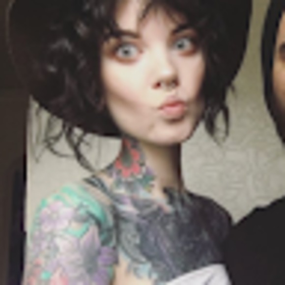 Meet your Posher, Brittni - Picture 1 of 1